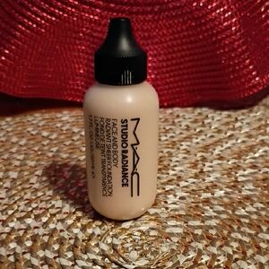 MAC Cosmetics Studio Radiance Foundation - Cream